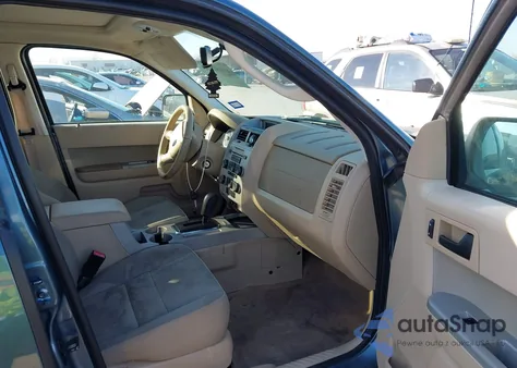 2011 Ford Escape Xlt z USA, uszkodzony, nr VIN 1FMCU9D78BKC08160